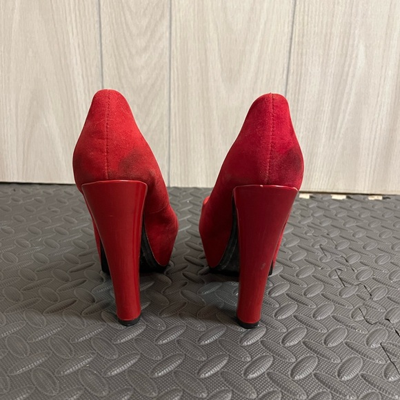 Red High Heels - Picture 4 of 4